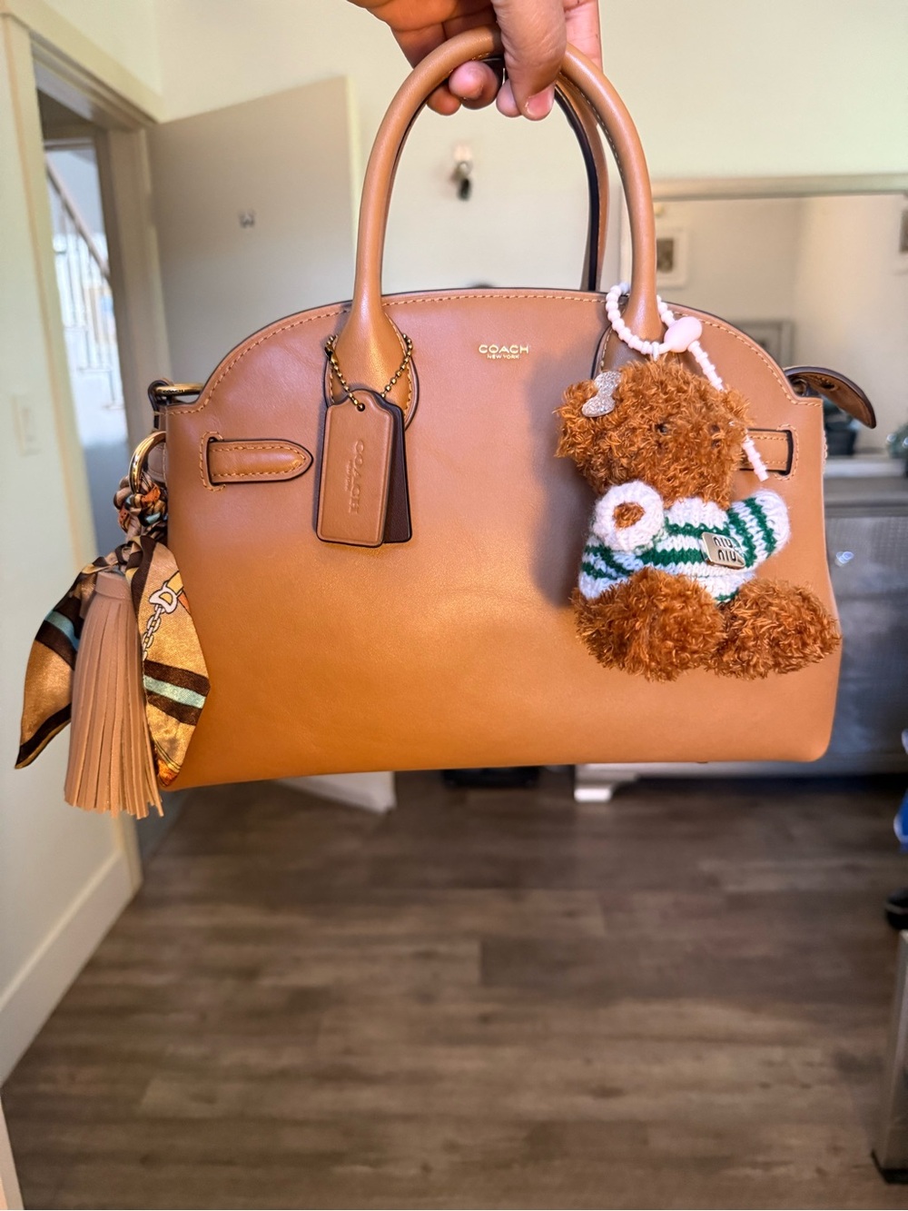 Coach Empire 28 in Honey Brown